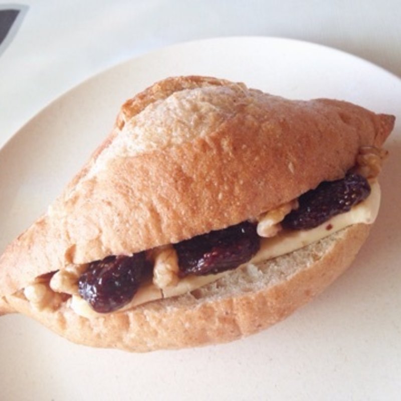 蜂蜜とクリームチーズサンド(川越ベーカリー楽楽)