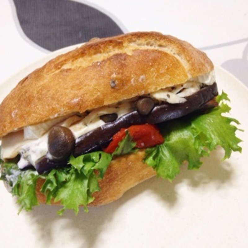 バジルチキンサンド(川越ベーカリー楽楽)