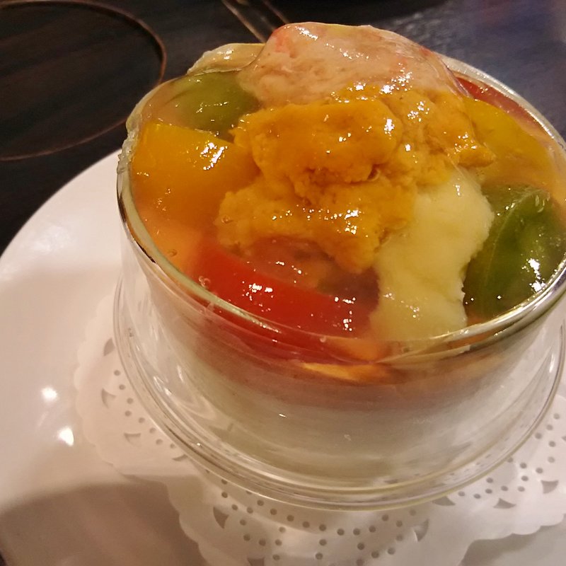 雲丹とずわい蟹のジュレ　カリフラワーのムース(俺のフレンチ NINGYOCHO)