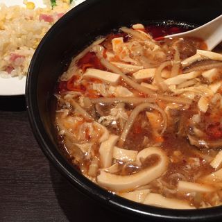 半麺半炒飯(辣鼎風 東京ミッドタウン店 （ラテイフ）)