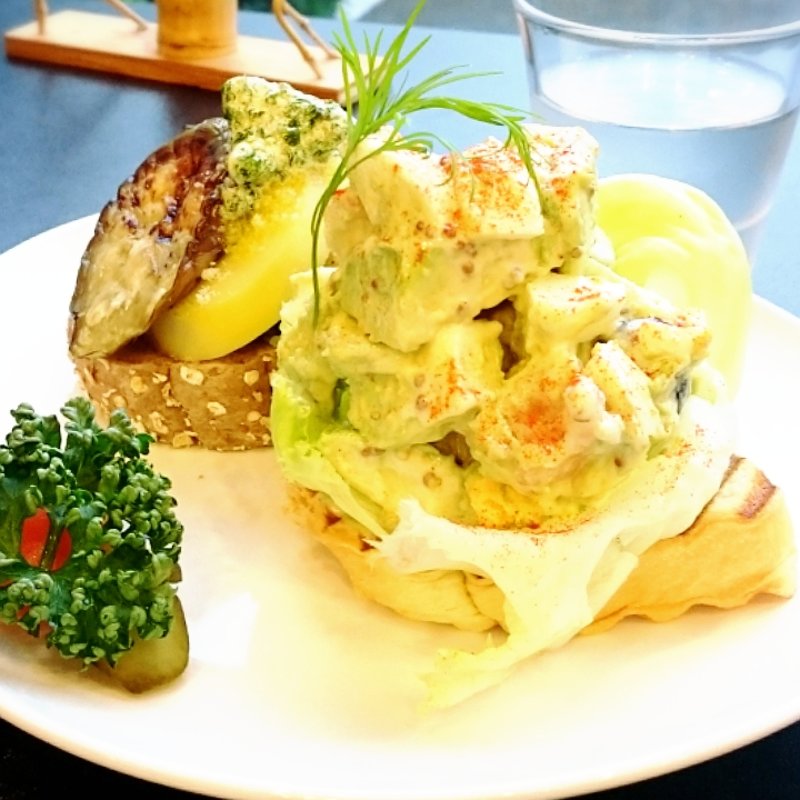 ふんわりパンのオープンサンド(カフェ ブォナジョルナータ in佐倉市立美術館)