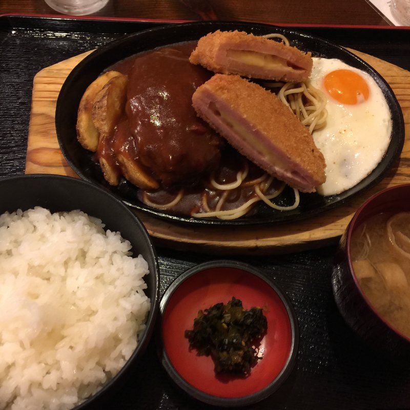 チーズハムカツとハンバーグ定番(元祖味里本店)