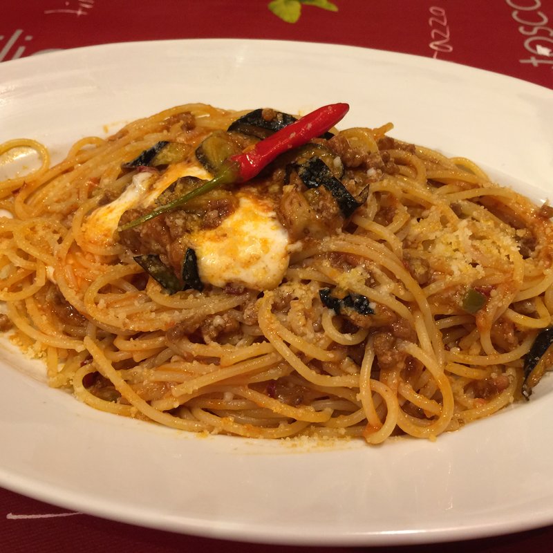 ミートソースとモッツァレラのポローニャ風パスタ(パッパパスタ)