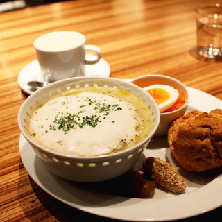 季節の野菜スープと全粒粉スコーン(TORAYA CAFE 表参道ヒルズ店)