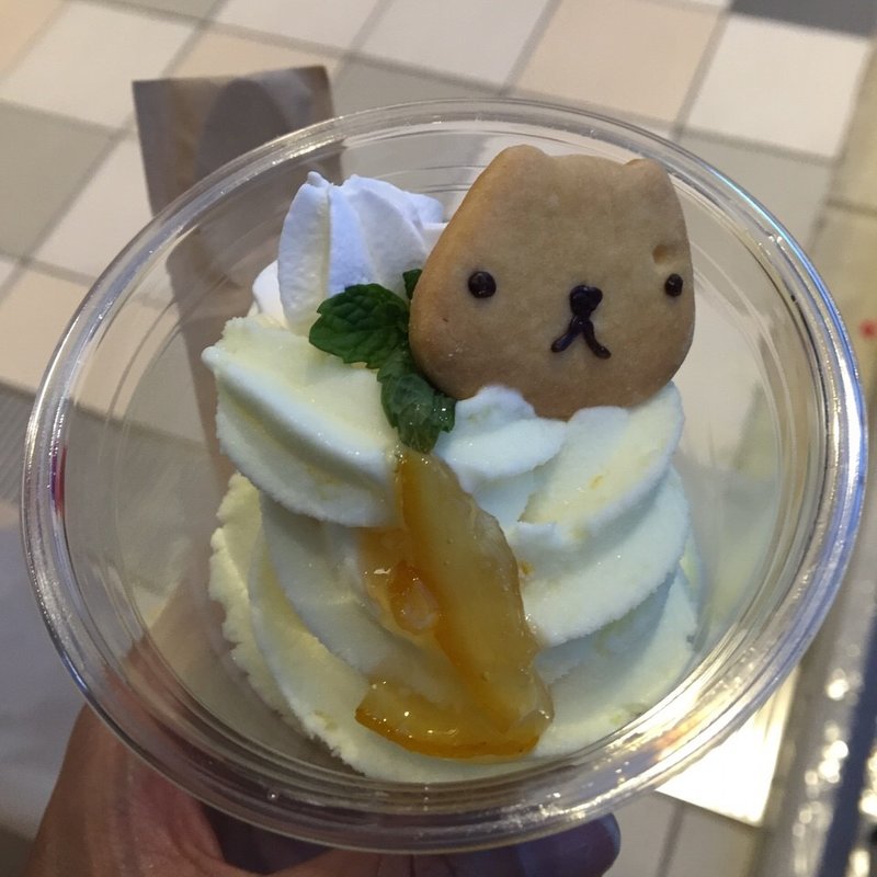 仔カピバラのゆずパフェ(ベーカリーカフェ キャラブレッド)