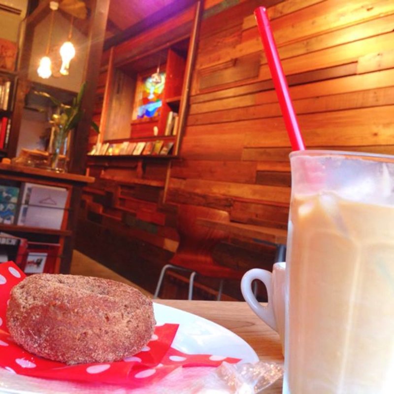 カフェラテ、DONUTS　プレーン (カフェ　ハレノバ)