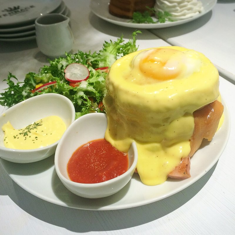 エッグベネディクトデラックス(TERRACE - SWEETS&MEAL -  )