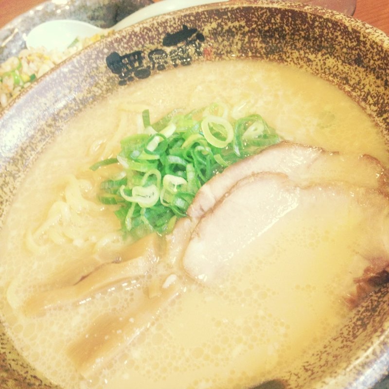 豚骨醤油らーめん(無尽蔵 みなとKOBE店)