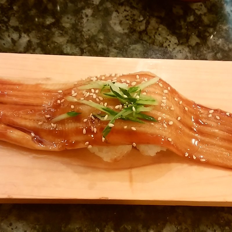 やわらか穴子一本勝負 (江戸前回転鮨　弥一　紀の川店)