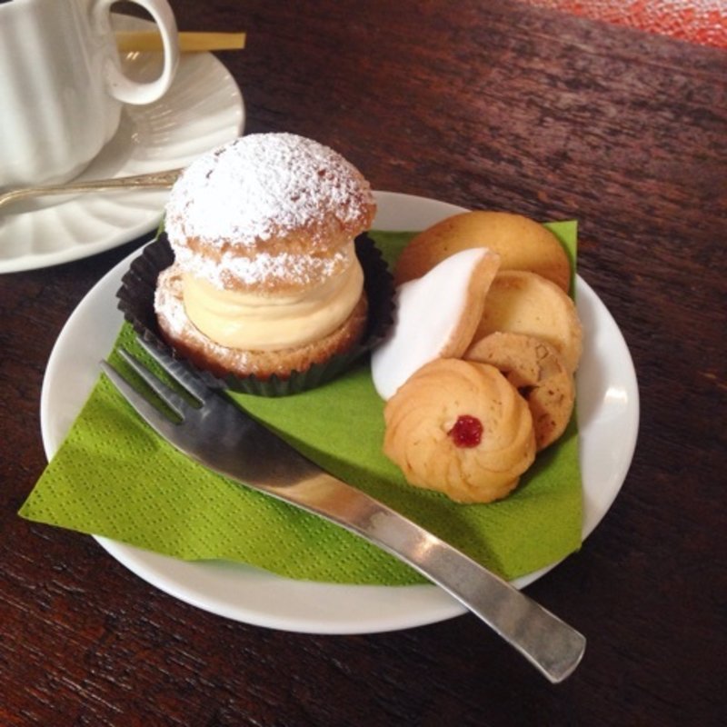 シュークリーム(菓子工房ルスルス浅草店)