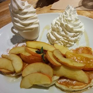 アップルハニーミルクソフトパンケーキ(コナズ珈琲ふじみ野)