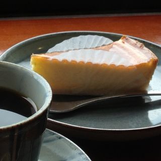 ブレンドコーヒーとケーキセット（鳥羽国際ホテルチーズケーキ）(五十鈴川カフェ)