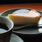 ブレンドコーヒーとケーキセット（鳥羽国際ホテルチーズケーキ）