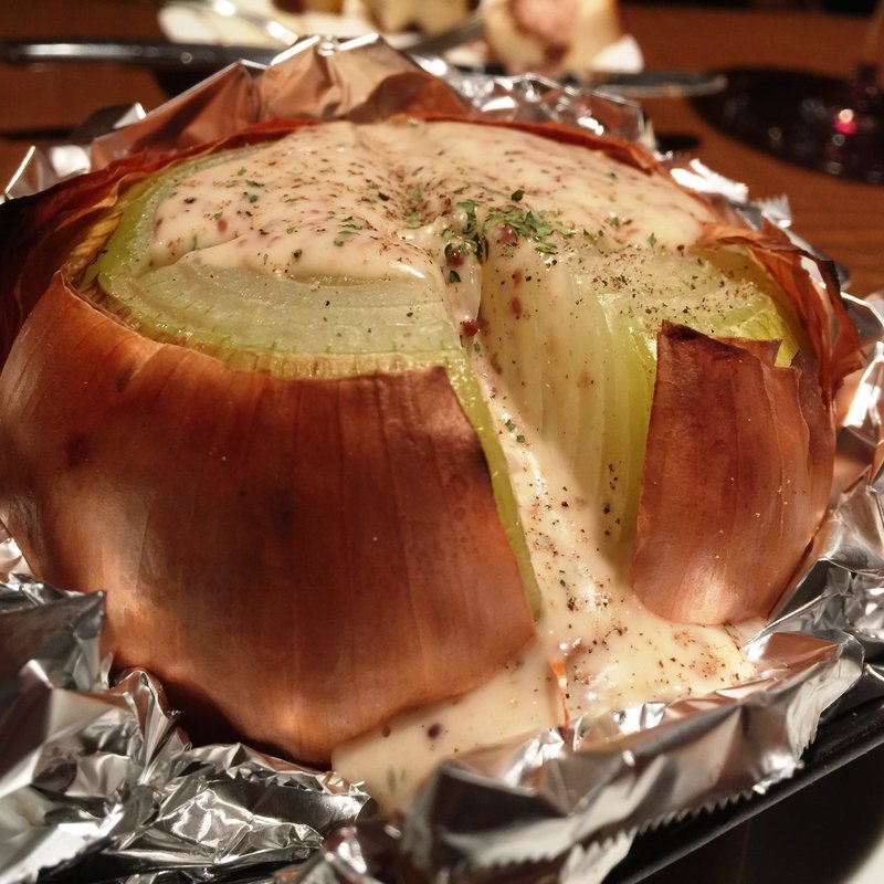 丸ごと玉葱のオーブン焼き(FRENCH BAR KOUZO )