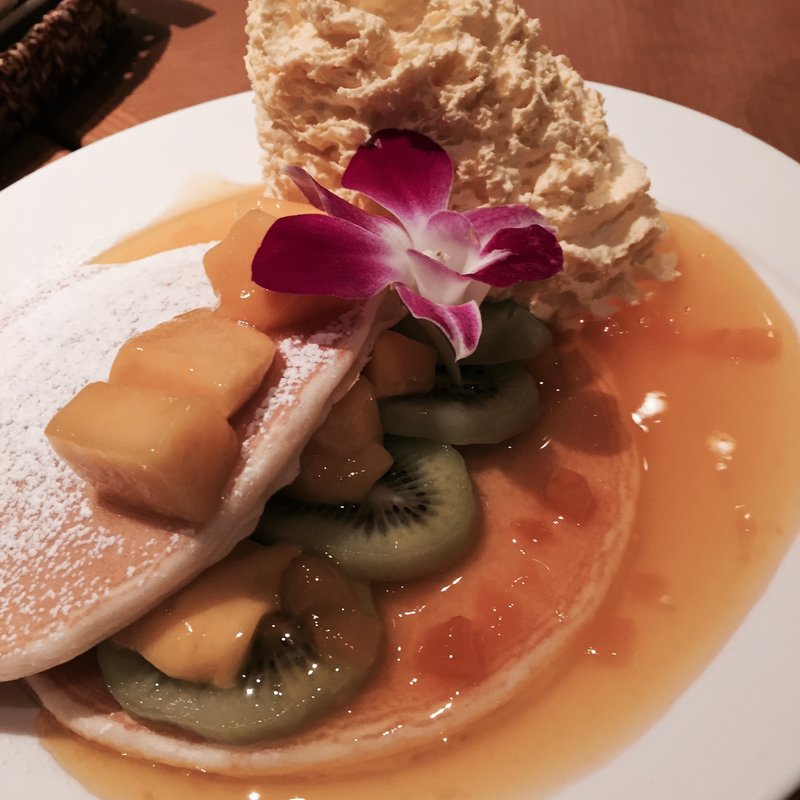 デザートパンケーキ　マンゴー&キウイ(モアナキッチンカフェ 新宿タカシマヤタイムズスクエア店)