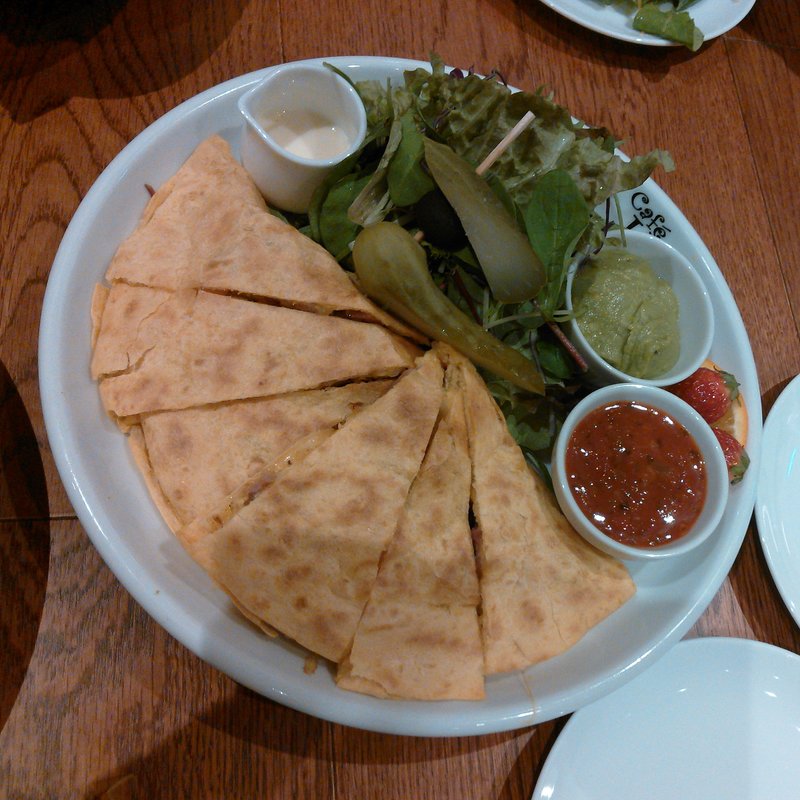 ケサディーヤ　（ベーコン 、スパム　生地ドライトマト   +ワカモレアボカドソース(カフェ・カイラ)