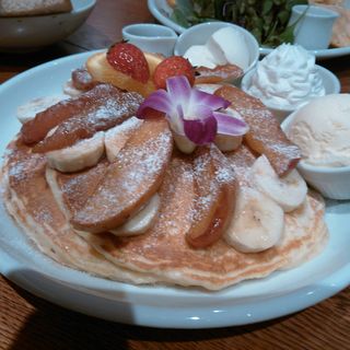 リンゴとクリームチーズパンケーキ とアイスクリーム(バニラ）(Cafe Kaila舞浜店 )