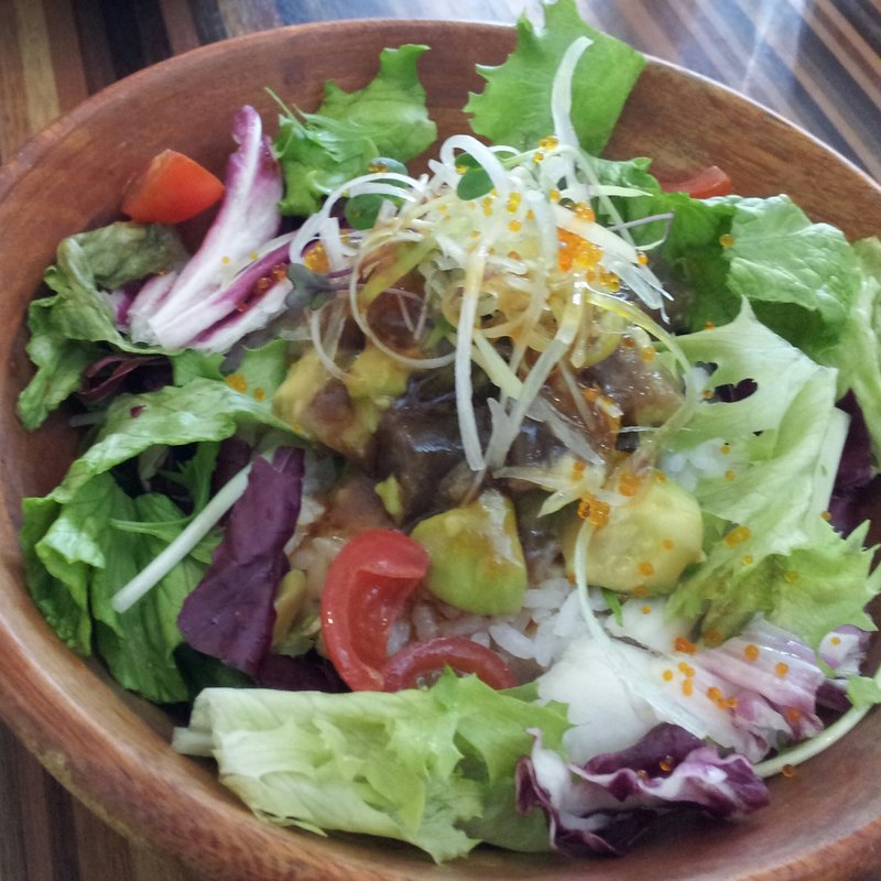 ﾏｸﾞﾛとｱﾎﾞｶﾄﾞのﾍﾙｼｰ丼(hole hole cafe＆diner 渋谷)