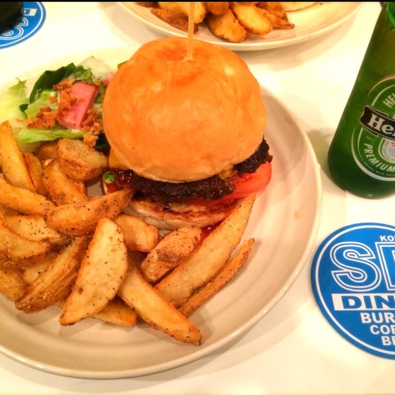 チーズバーガーとドリンクセット(S.B.DINER-KOBE)