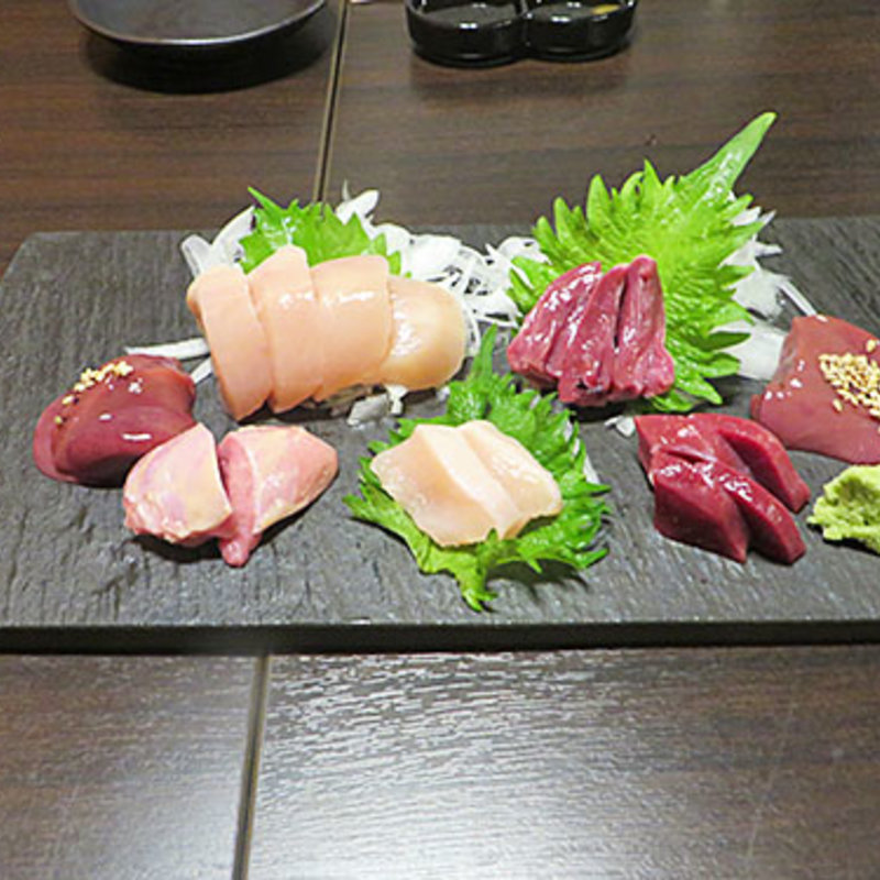 鳥刺し盛り合わせ(鶏料理ひとりひとり)