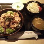 地鶏丼定食(九州桜 )