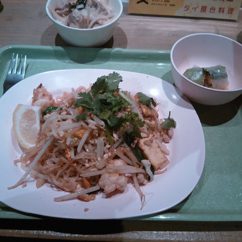 パッタイ(シーフードタイ屋台 TARU TARU)