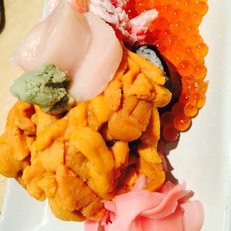 うにいくらこぼれ盛り(豪快 立ち寿司 日本橋店 )