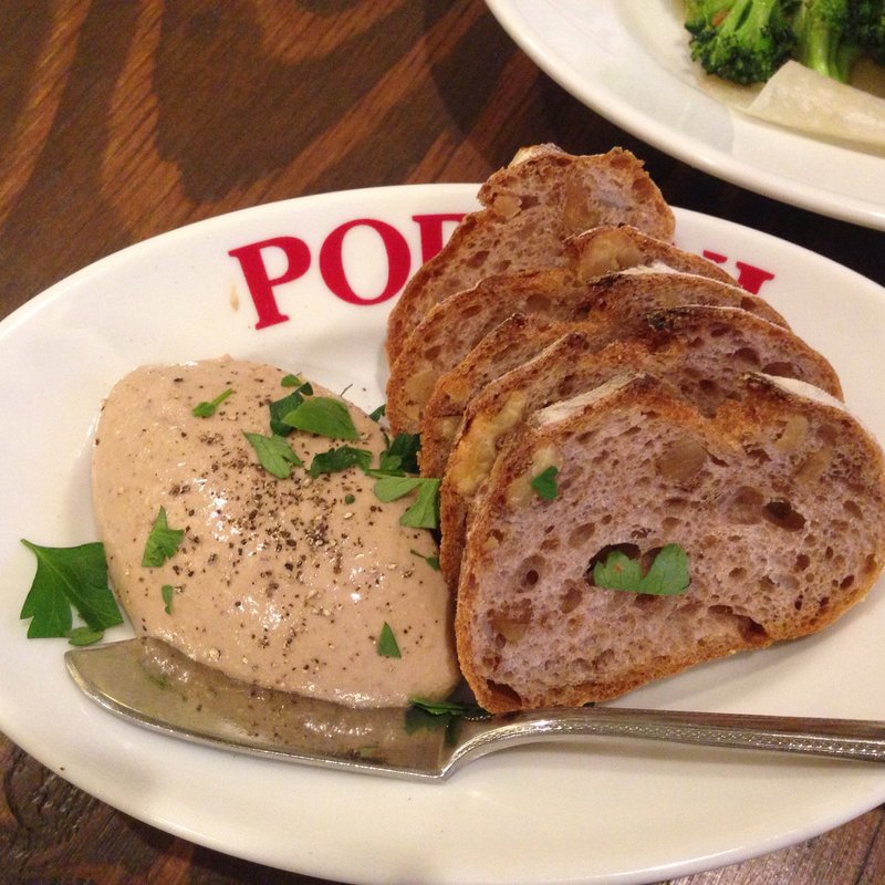 レバーパテとPaneのくるみパン(タヴェルナ・ポルチーニ)