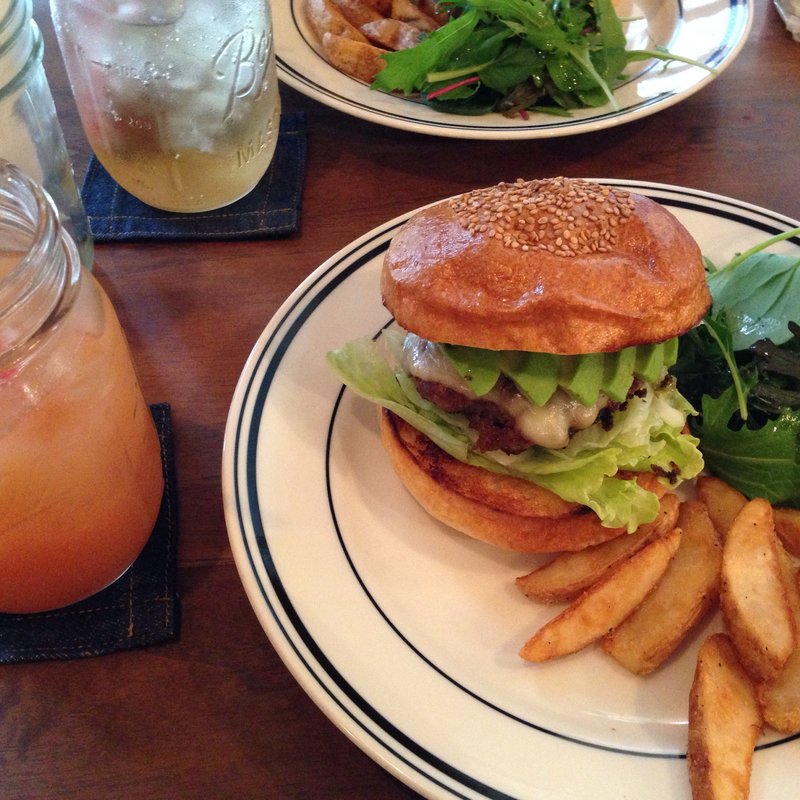 ランチセット（アボカドチーズバーガー）(CRITTERS BURGER)