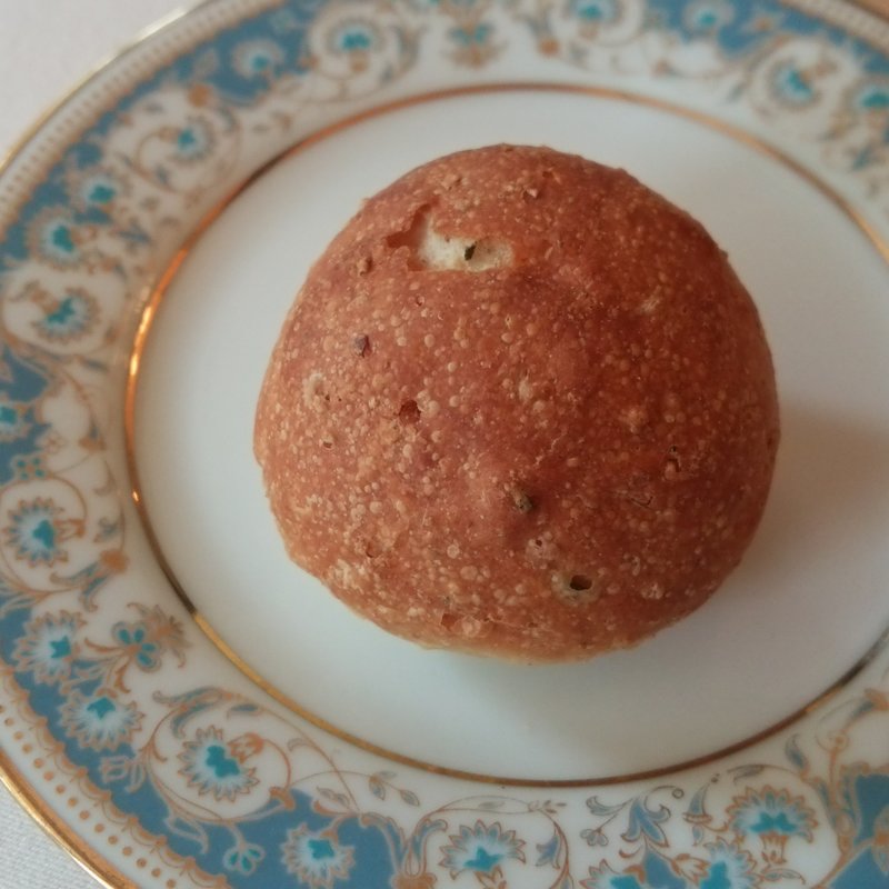 セントパルク教会内の庭で育った摘み立てローズマリーを練り込んだ自慢の豆乳パンと天然酵母パン(エグリーズ・ドゥ・葉山庵)