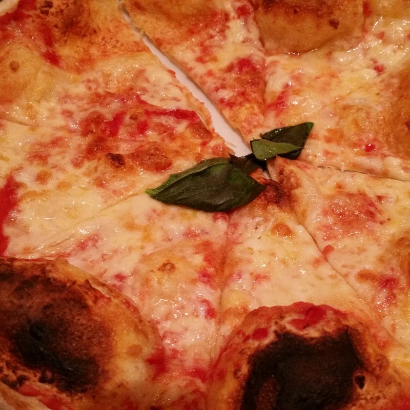 ピッツァ　マルゲリータ(銀座フランス座)