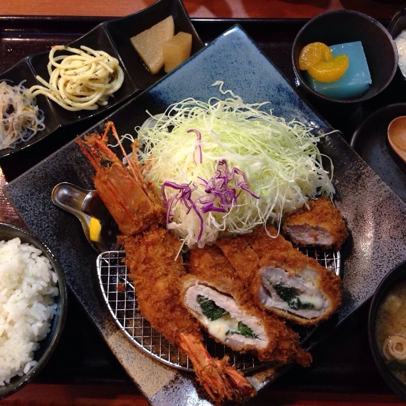 3種盛合せ華やか定食(とんかつながた園 サンプラザ店)