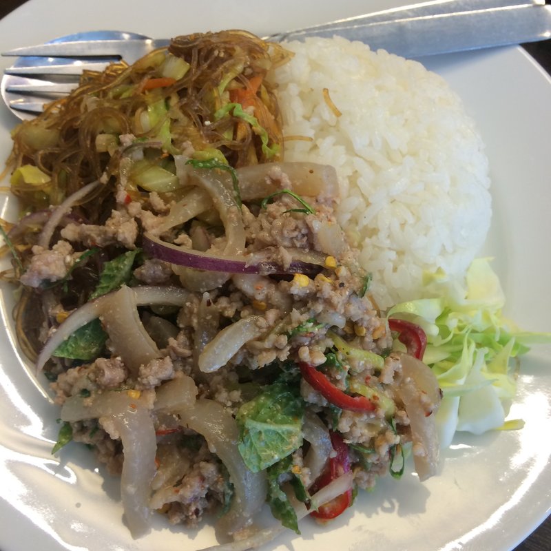 パッカパオ+春雨キャベツ炒め(マンゴスチン)