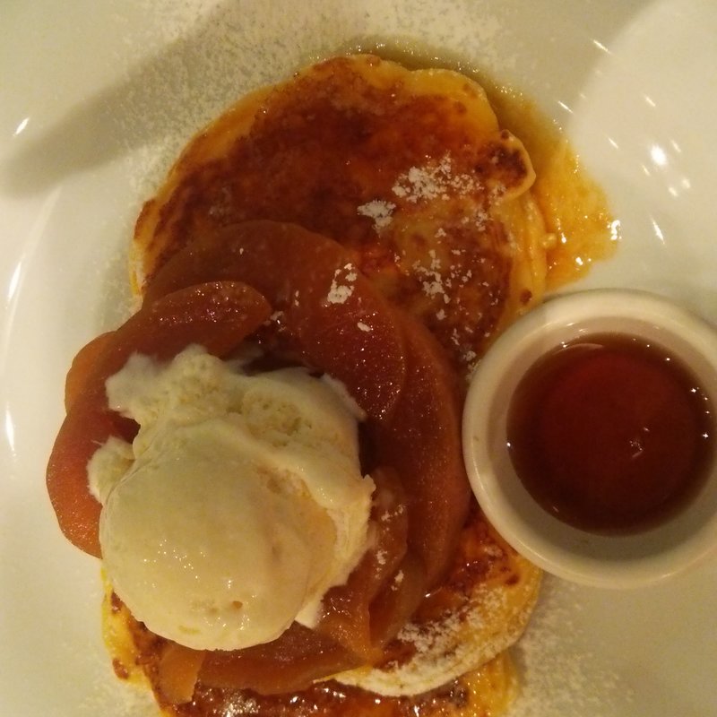 キャラメルアップルパンケーキ(ツッキーズカフェ)