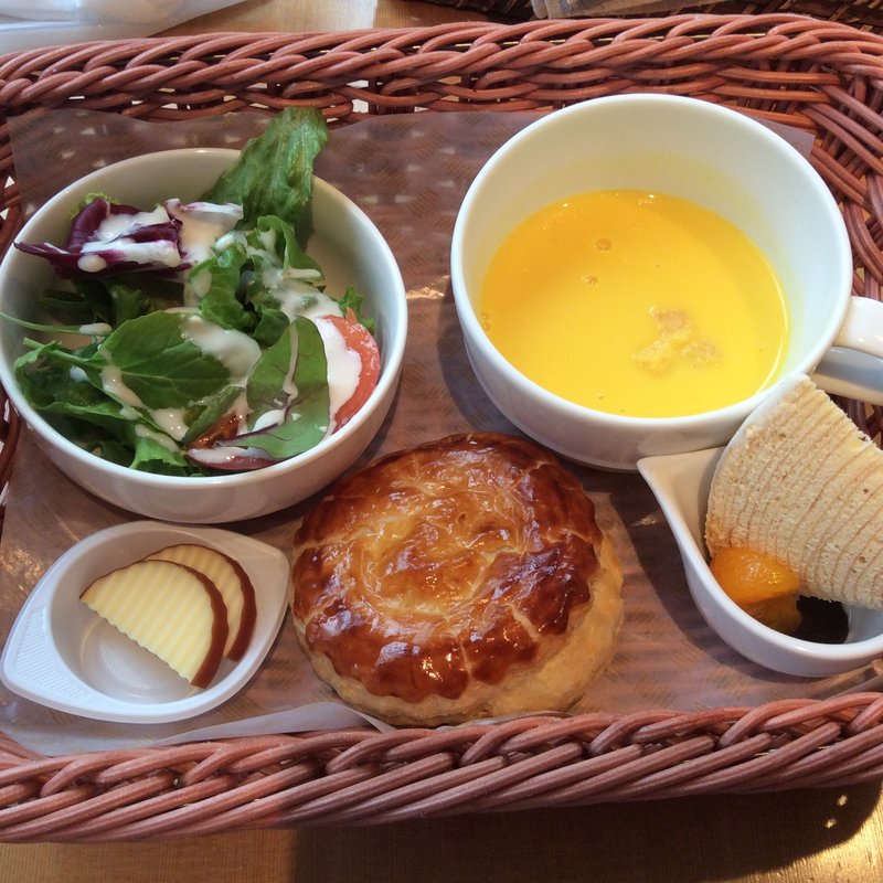 神戸牛ミートパイセット(バウムクーヘン カフェ ｜二子玉川)