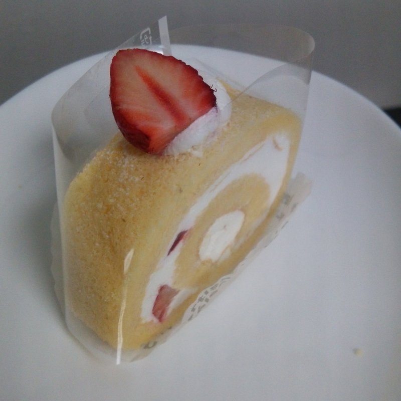 いちごロール(cake&caféBORNSMILE)