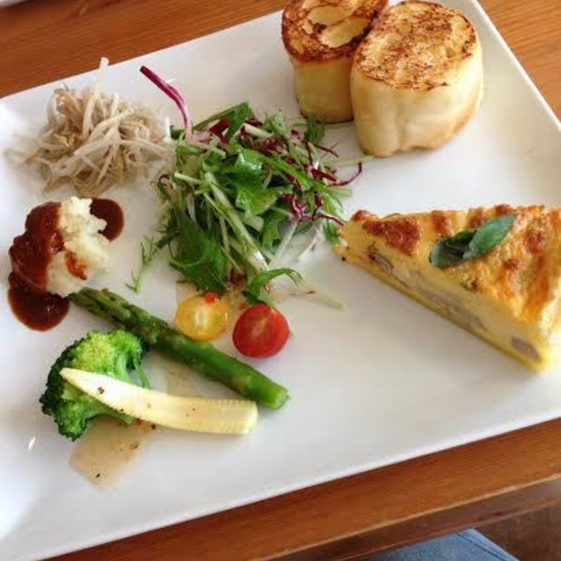 キッシュ＆フレンチトーストのプレート(cafe Haru and haru)