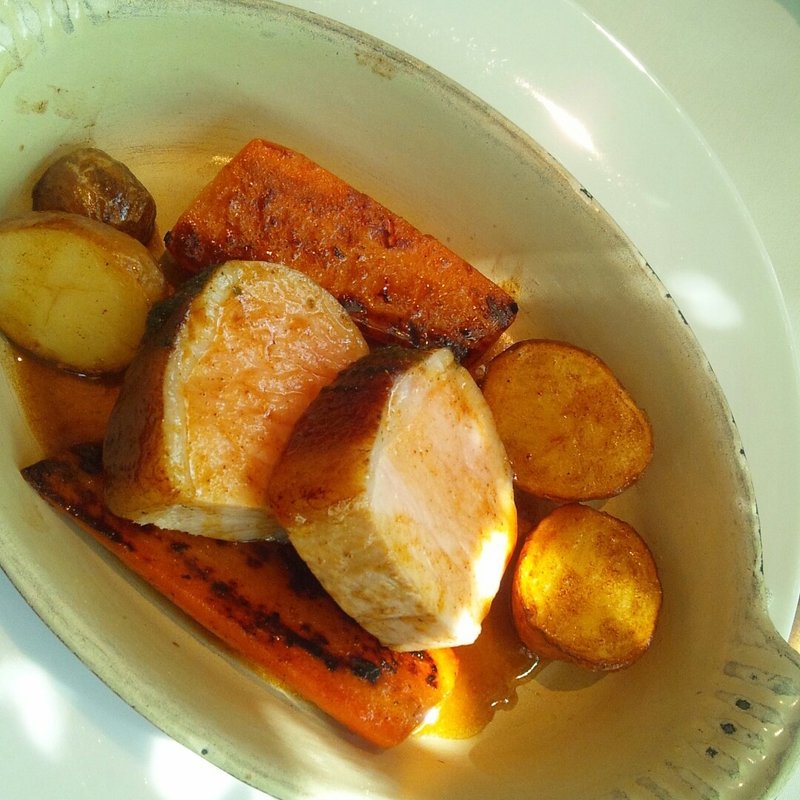 豚ホホ肉の煮込み 人参とオニオンヌーボー(ブノワ （BENOIT）)