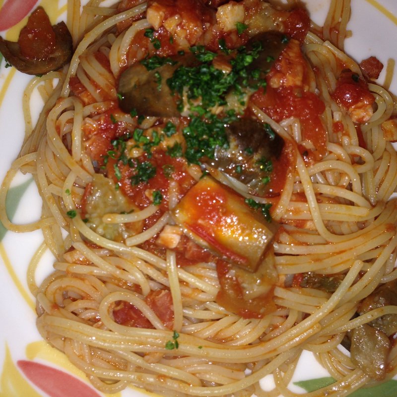 ベーコンとナスのアラビアータスパゲッティーニ　(ラ　ベファーナ汐留店)