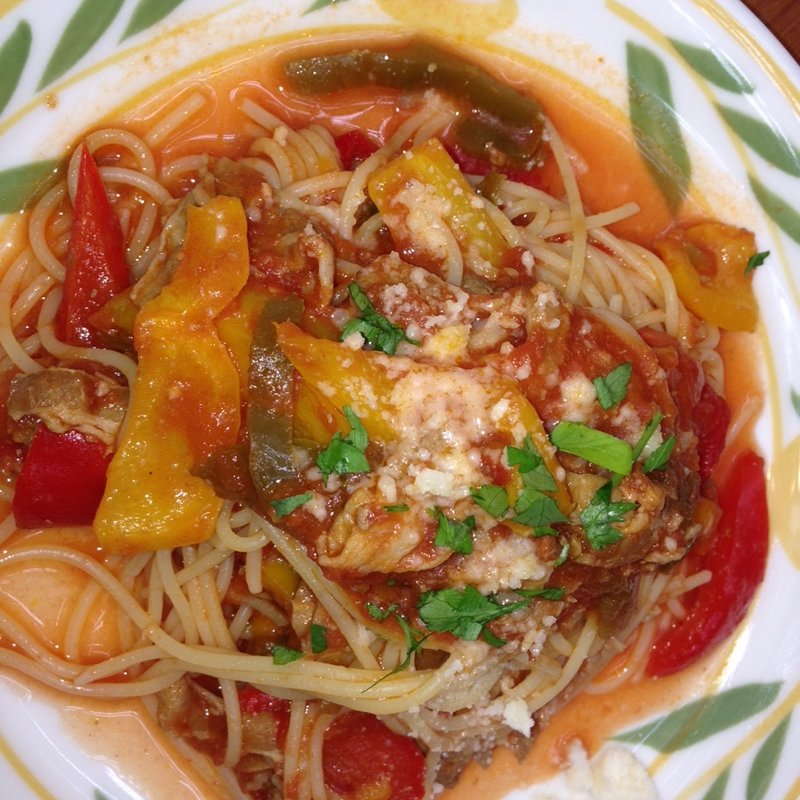 牛バラとパプリカのトマトソーススパゲッティーニ(ラベファーナ汐留)