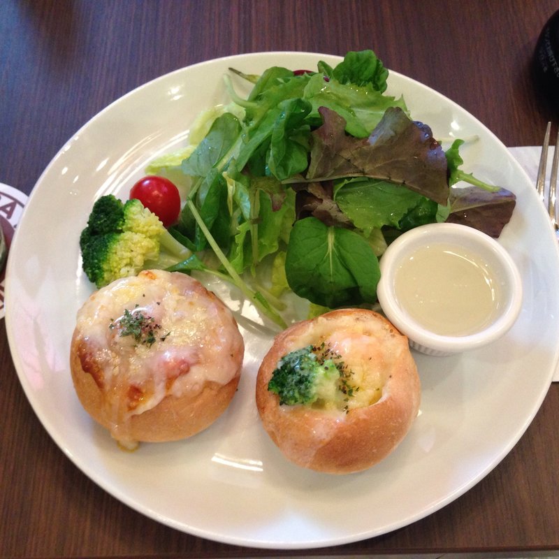 熱々2色のパングラタン （ソーセージミート＆エビクリーム）(高倉町珈琲みなみ野店)