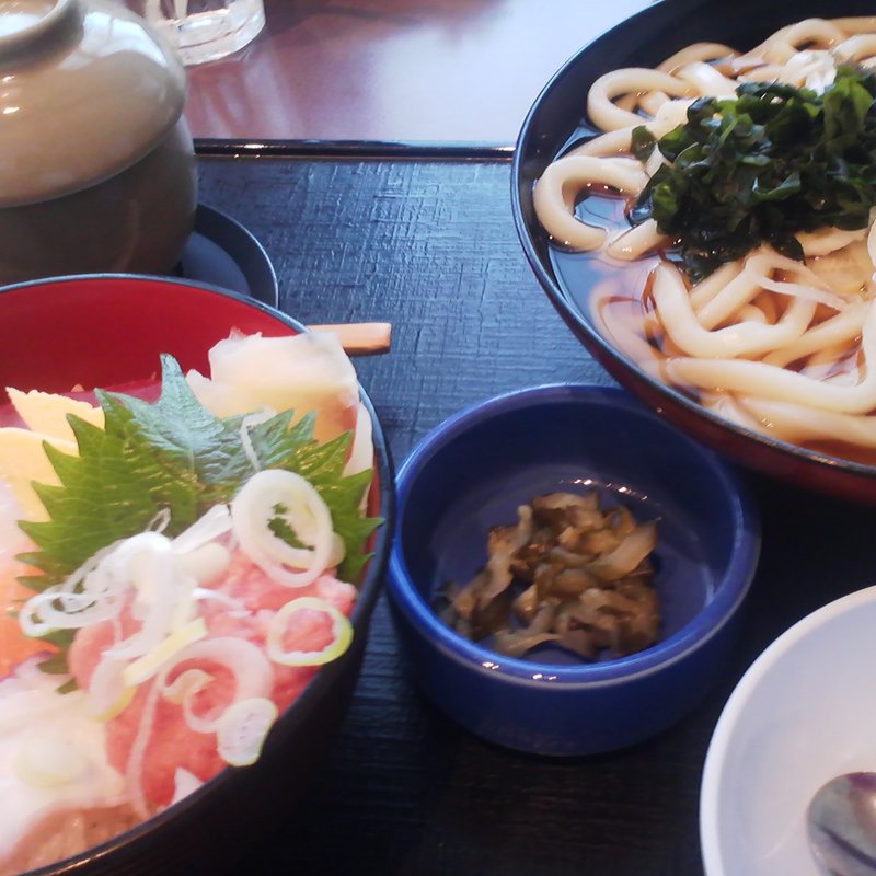 海鮮ちらし･うどんセット(すし屋　銀蔵)