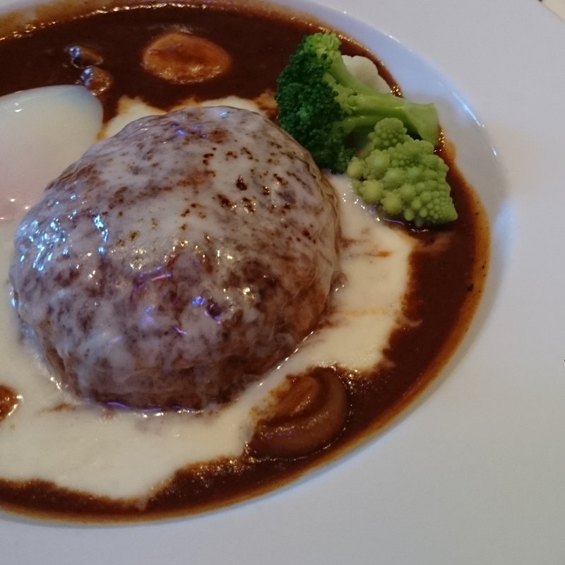 ジューシーチキンハンバーグwith温泉卵(食彩酒房びいの　　)