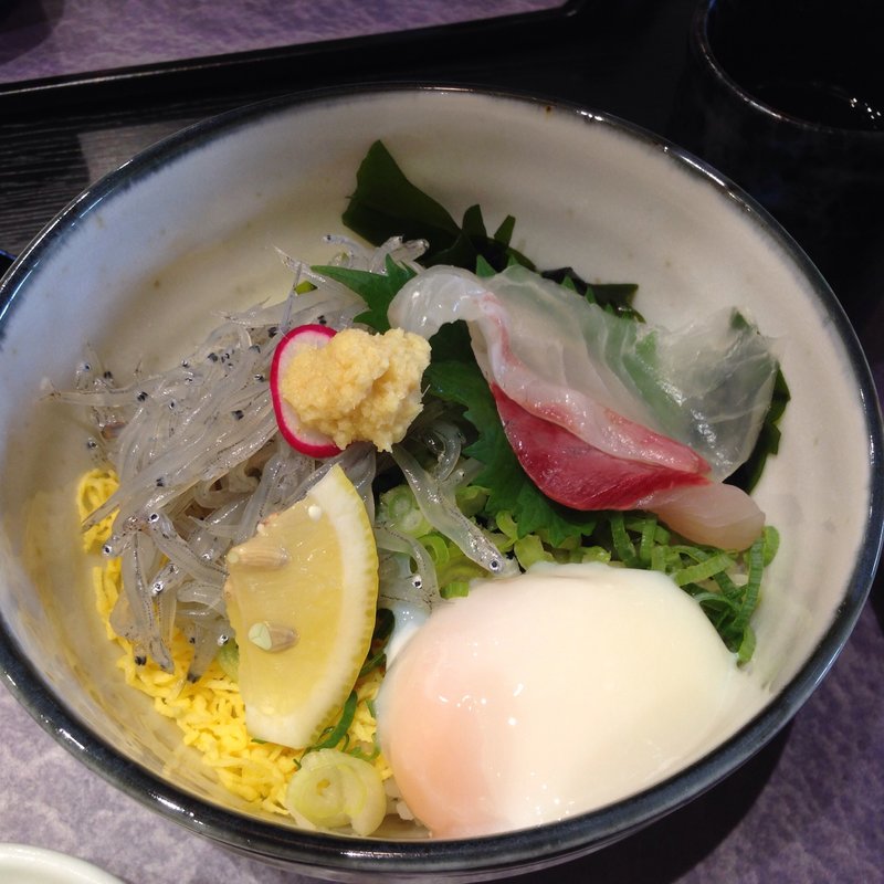 生しらす丼(みけ家)