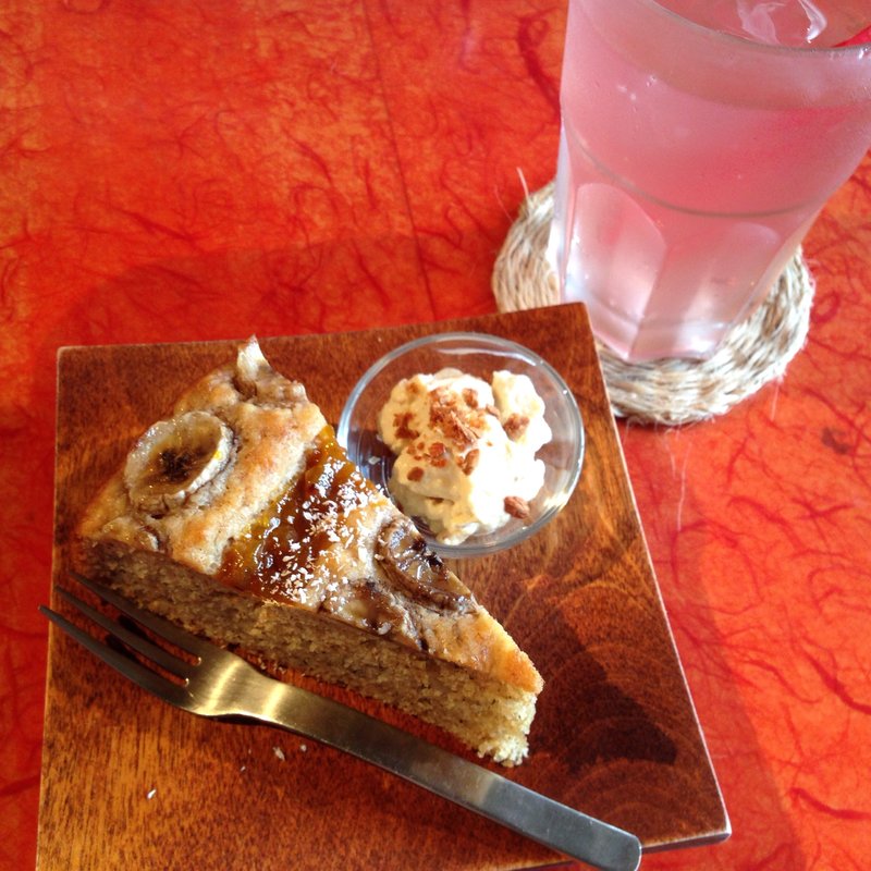 バナナと梅のケーキ(カフェノマド)