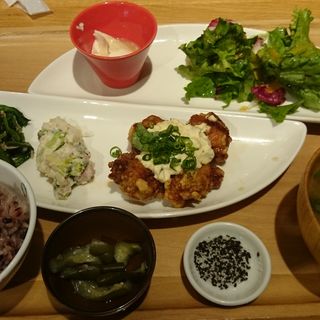 チキン南蛮定食(おぼんDeご飯　成田空港店)
