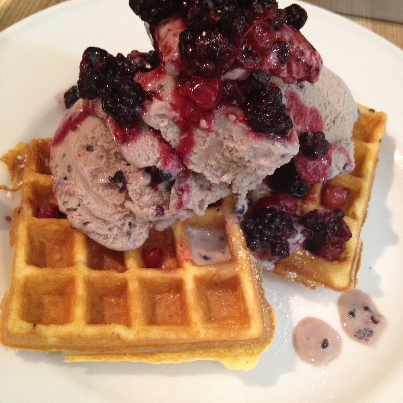 ブルーベリーワッフル(ノアカフェ)
