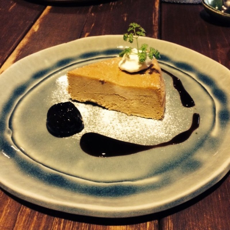 酒の花のチーズケーキ　ドライフルーツと赤ワインのソース(カフェ　火裏蓮花 （カリレンゲ）)