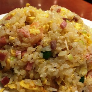 五目チャーハン(美華園 新橋店)