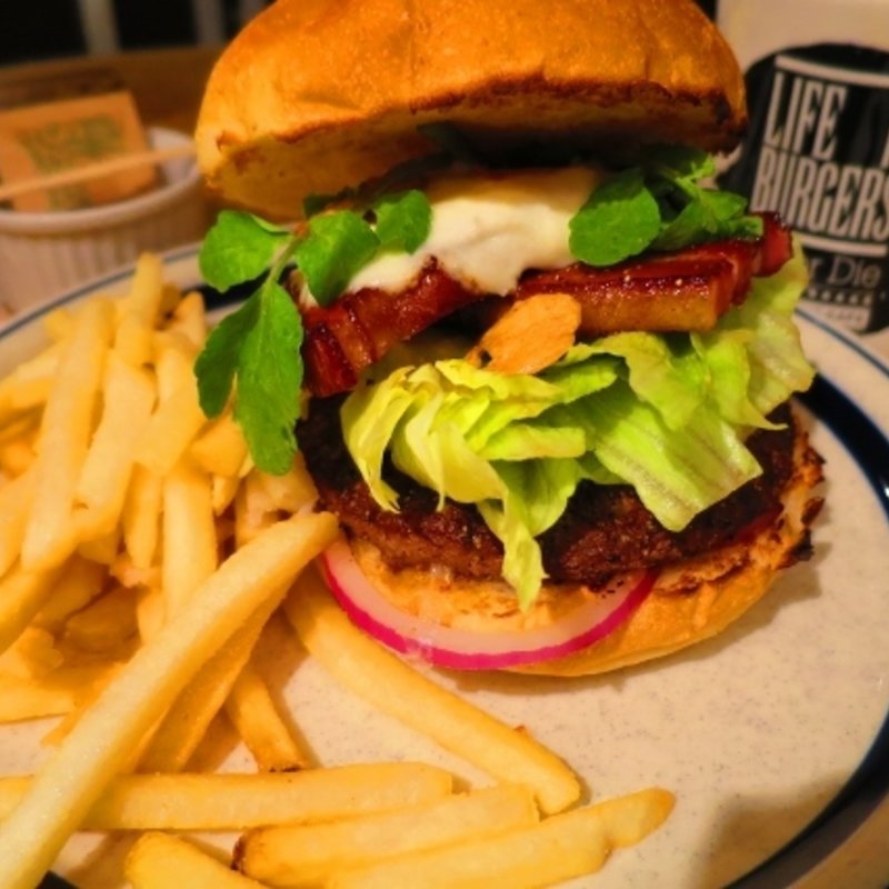 プレミアムクラフト　ベーコンチーズバーガー セット バーガー（ポテト付）＆ホットコーヒー(J.S. BURGERS CAFE 原宿店)